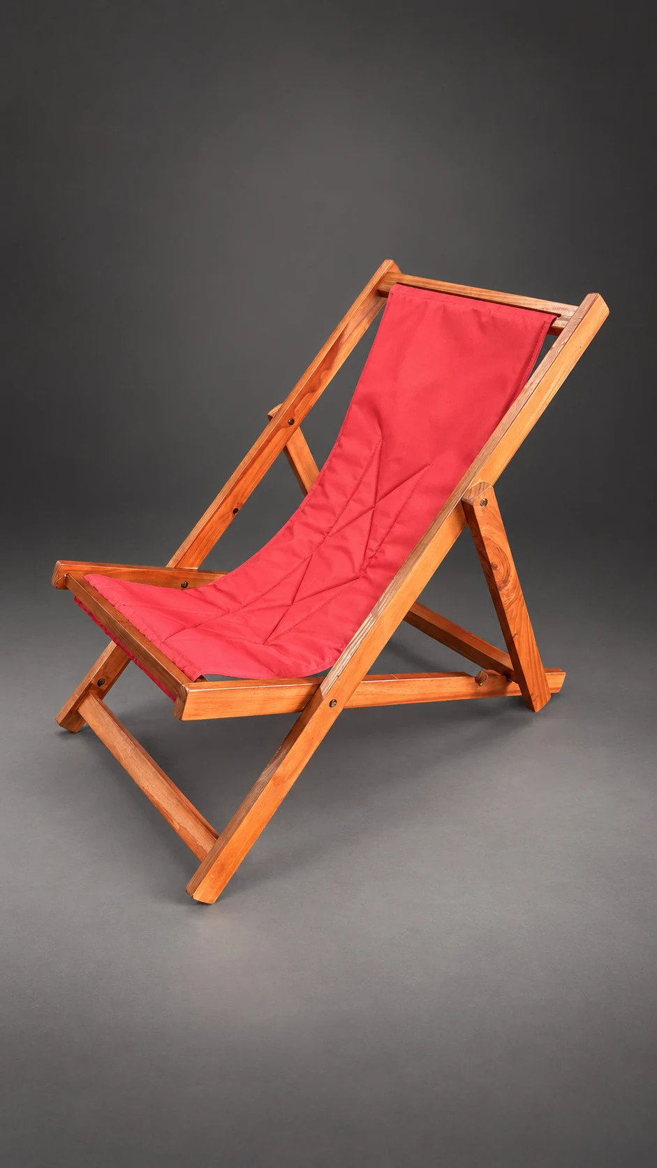 Reposera Plegable Relax con lona roja, armada y vista de tres cuartos