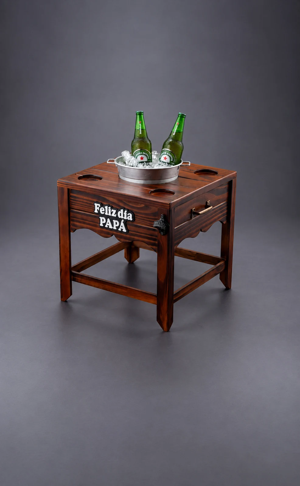 Mesa con Porta Champañera vista de tres cuartos, con cervezas y hielo en la champañera